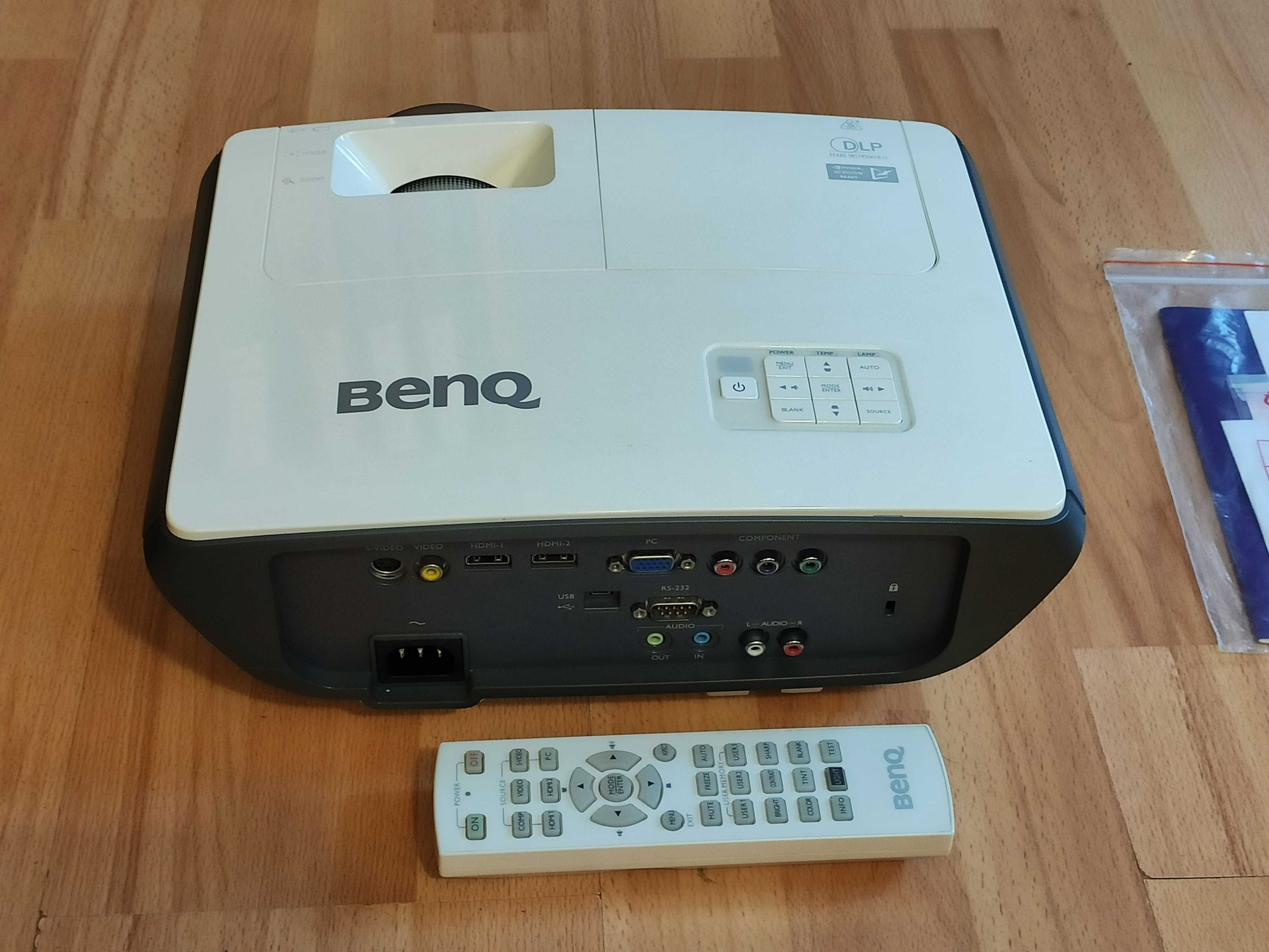 Projektor BenQ W710ST - w pełni sprawy, nowa lampa, komplet