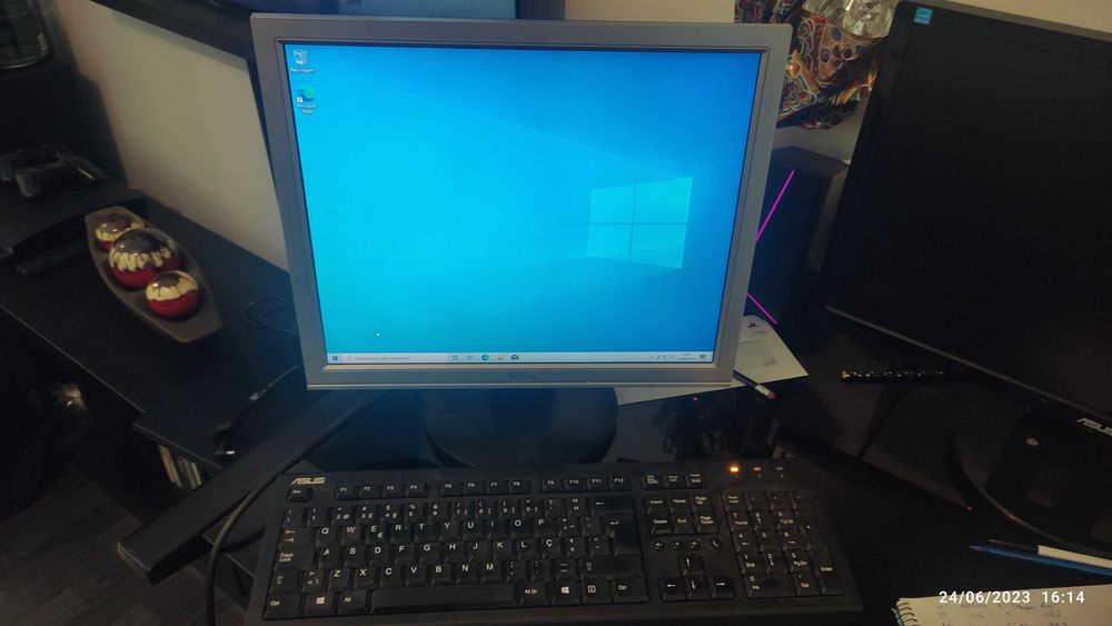 Desktop Asus I7 870 4Gb Ram + monitor + teclado + rato