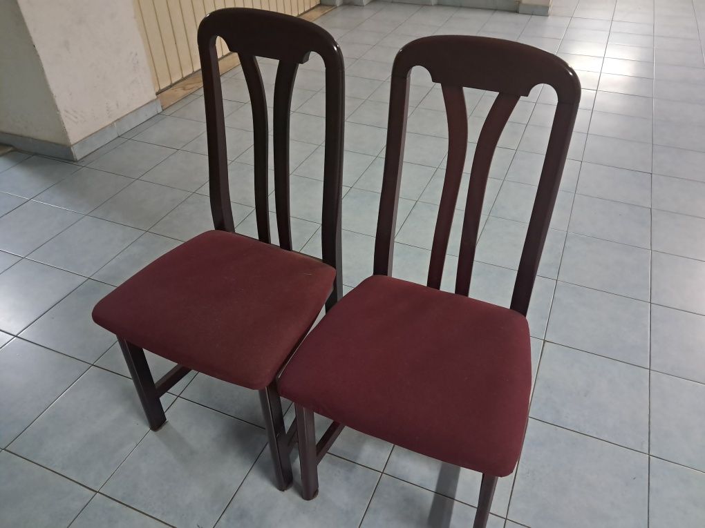 Cadeiras com tampo em veludo