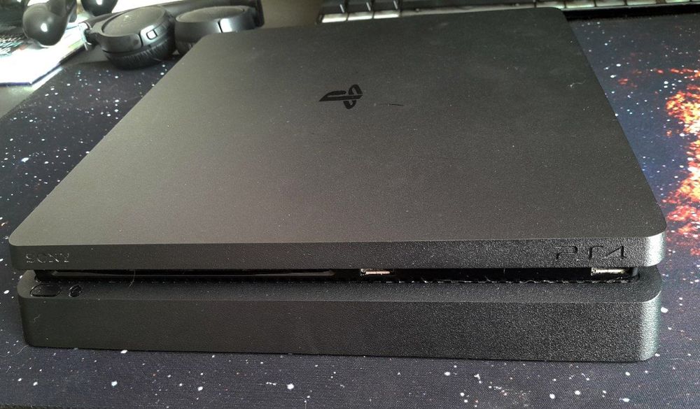 Playstation 4 Slim 1tb + 2 геймпади
