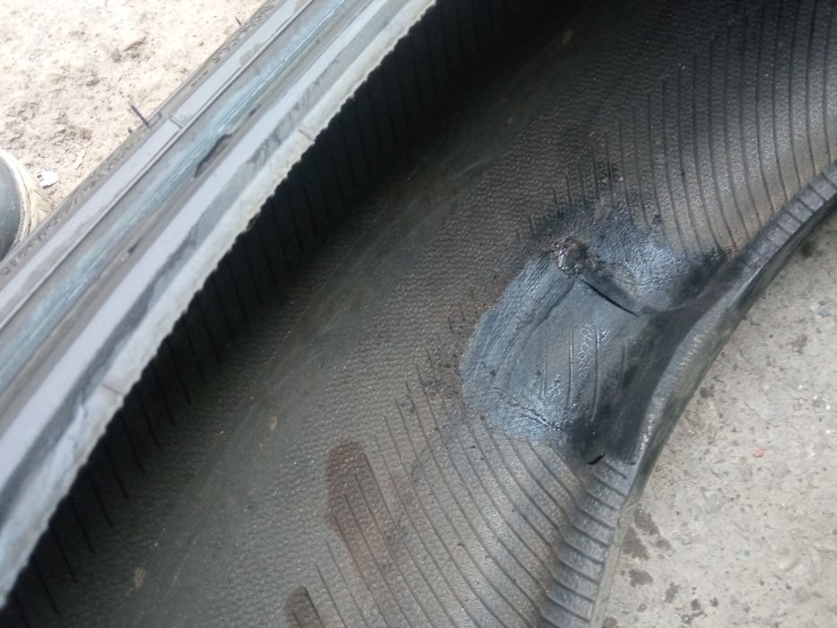 Продам скаты Premiori 215/50/17Goodyear225/55/17пара,