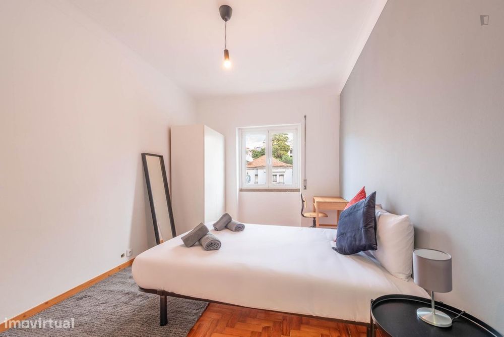 454459 - Quarto com cama de casal em...