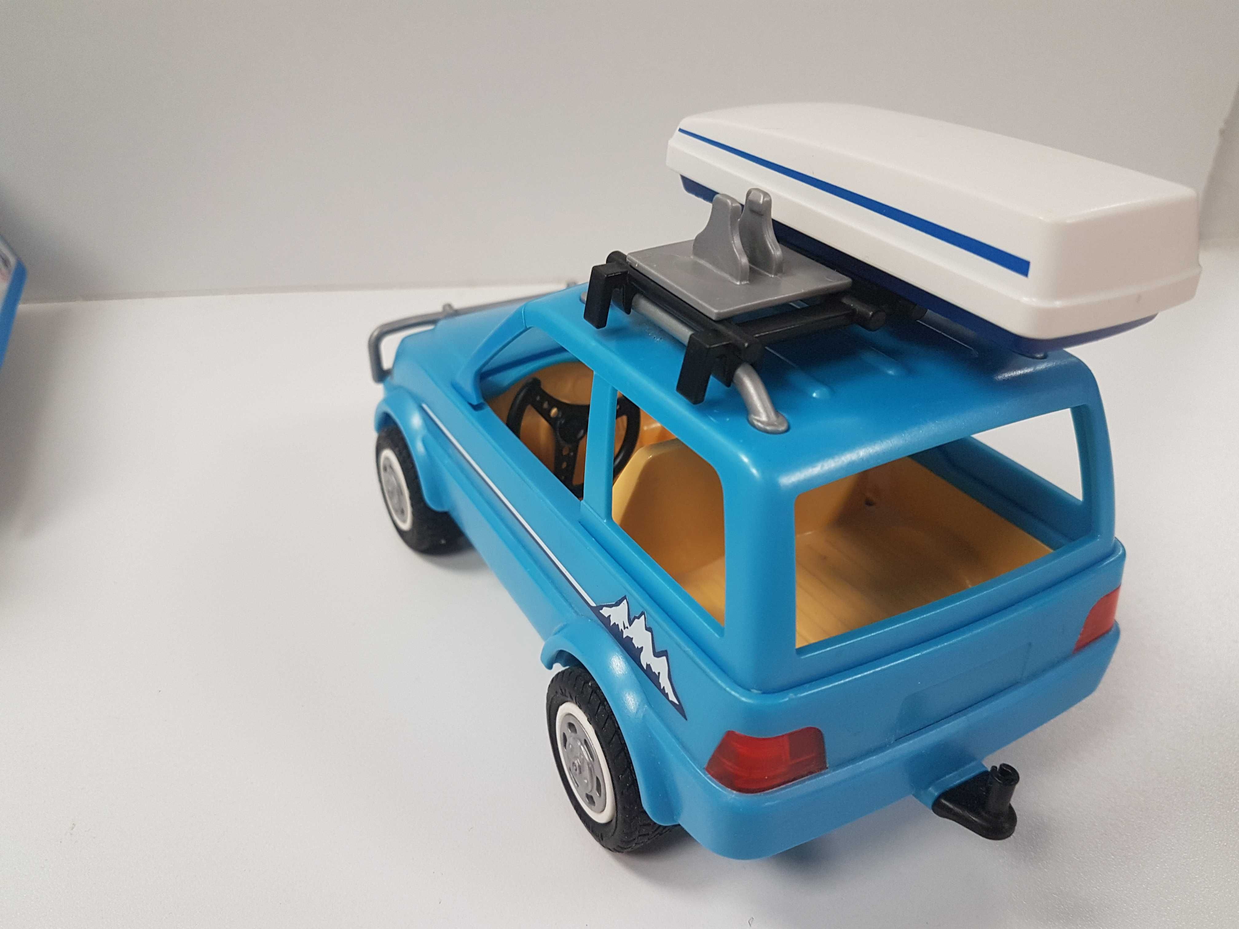 Playmobil 9281 Family Fun Auto z boxem dachowym