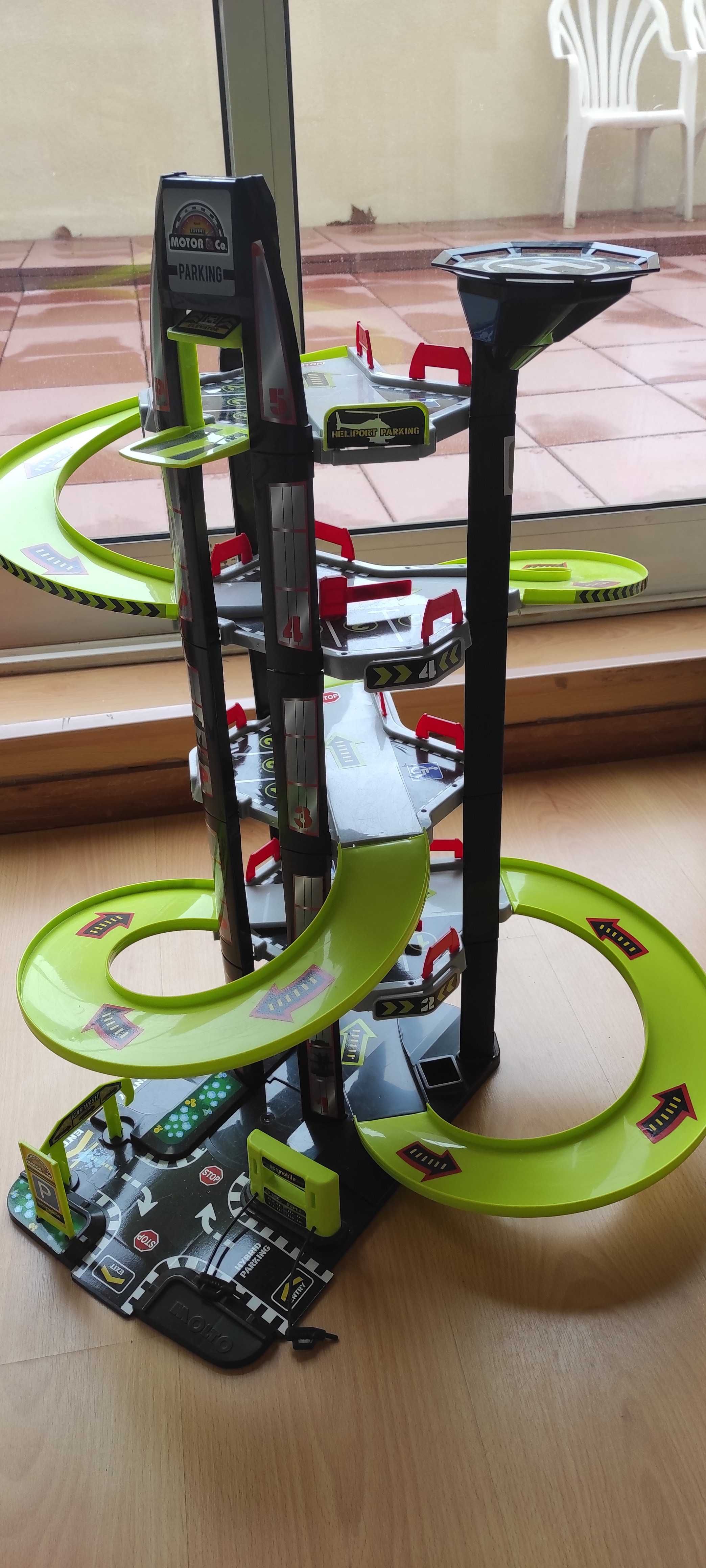 Brinquedo 2 Pistas de Carrinhos (1 por 25 euros) para meninos