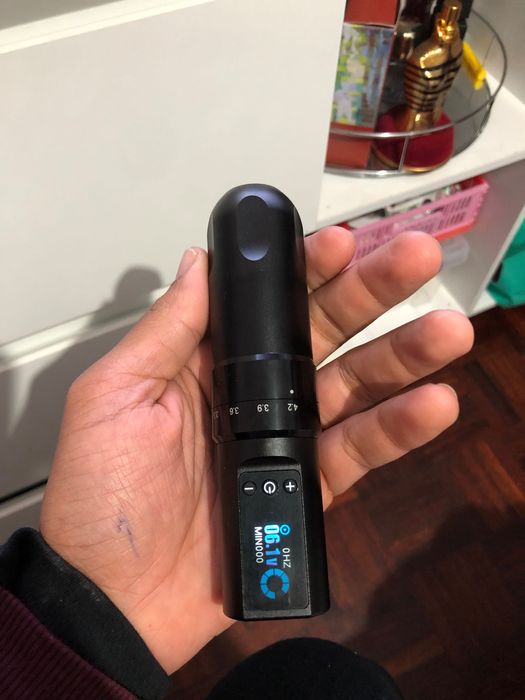 Kid de tatuagem muito novo