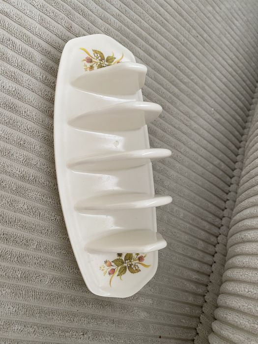 stojak na tosty wykonany z melaniny