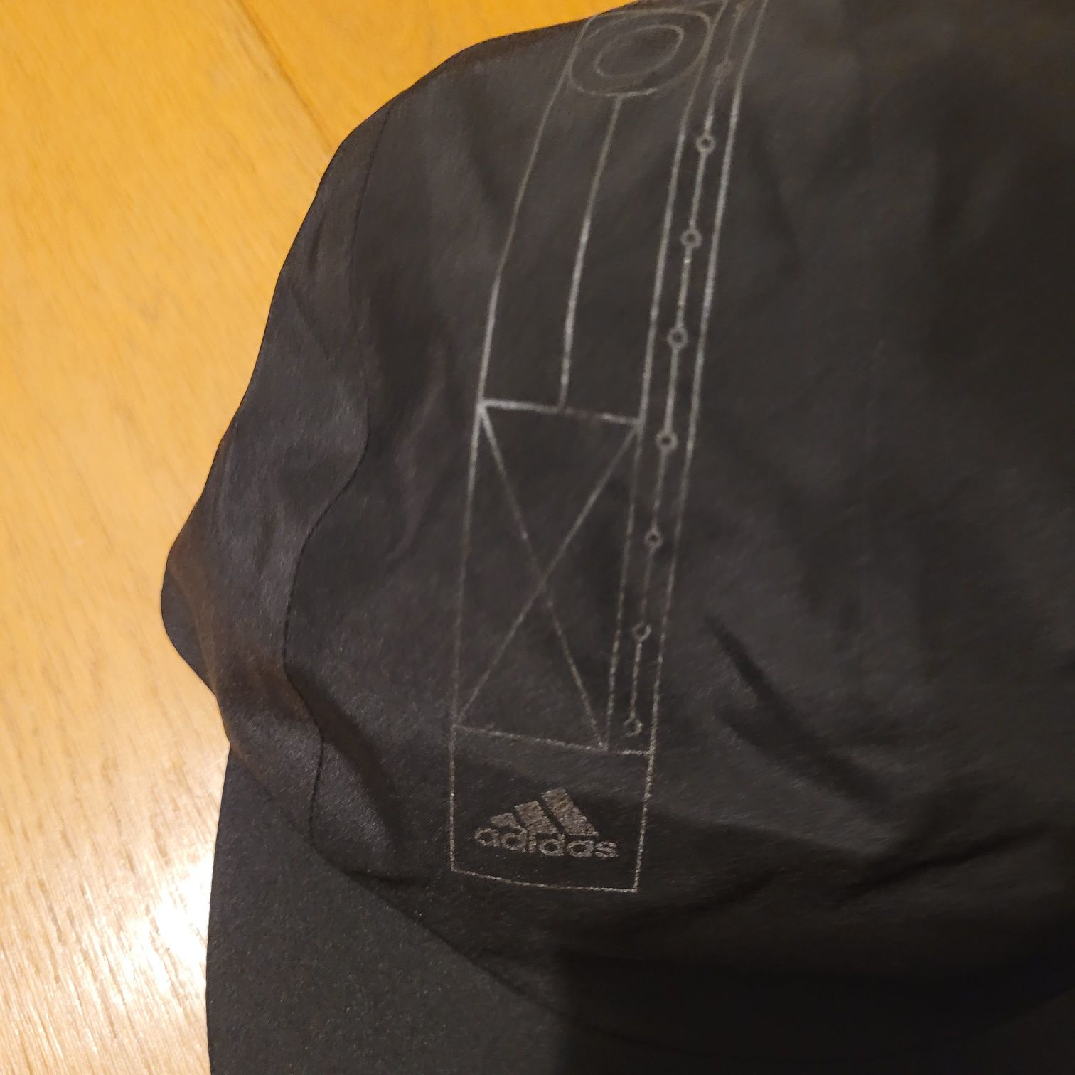 Nowa przeciwdeszczowa czapka z daszkiem Adidas