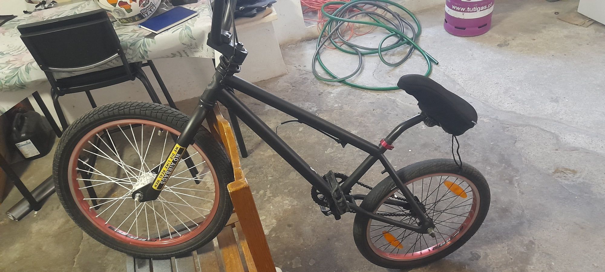 Bicicleta bmx Branca e preta 2