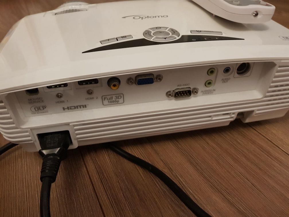 Projektor Optoma sprawny z pilotem