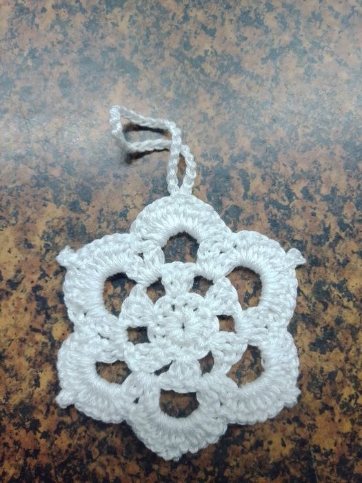 Gwiazdka z kordonka na szydełku ozdoby na choinkę świąteczne itp.