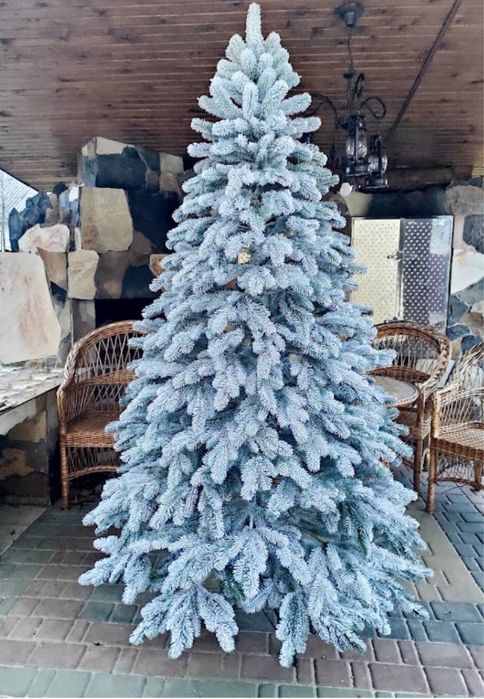 Ялинка в ідеальному стані.