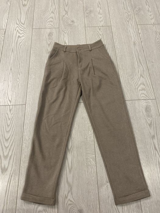 Штани брюки теплі бежевого кольору