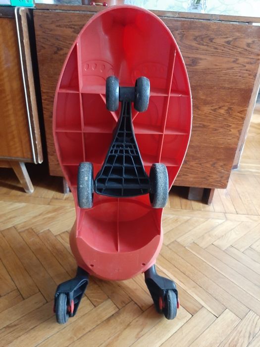 Продам машинку и игрушки разные