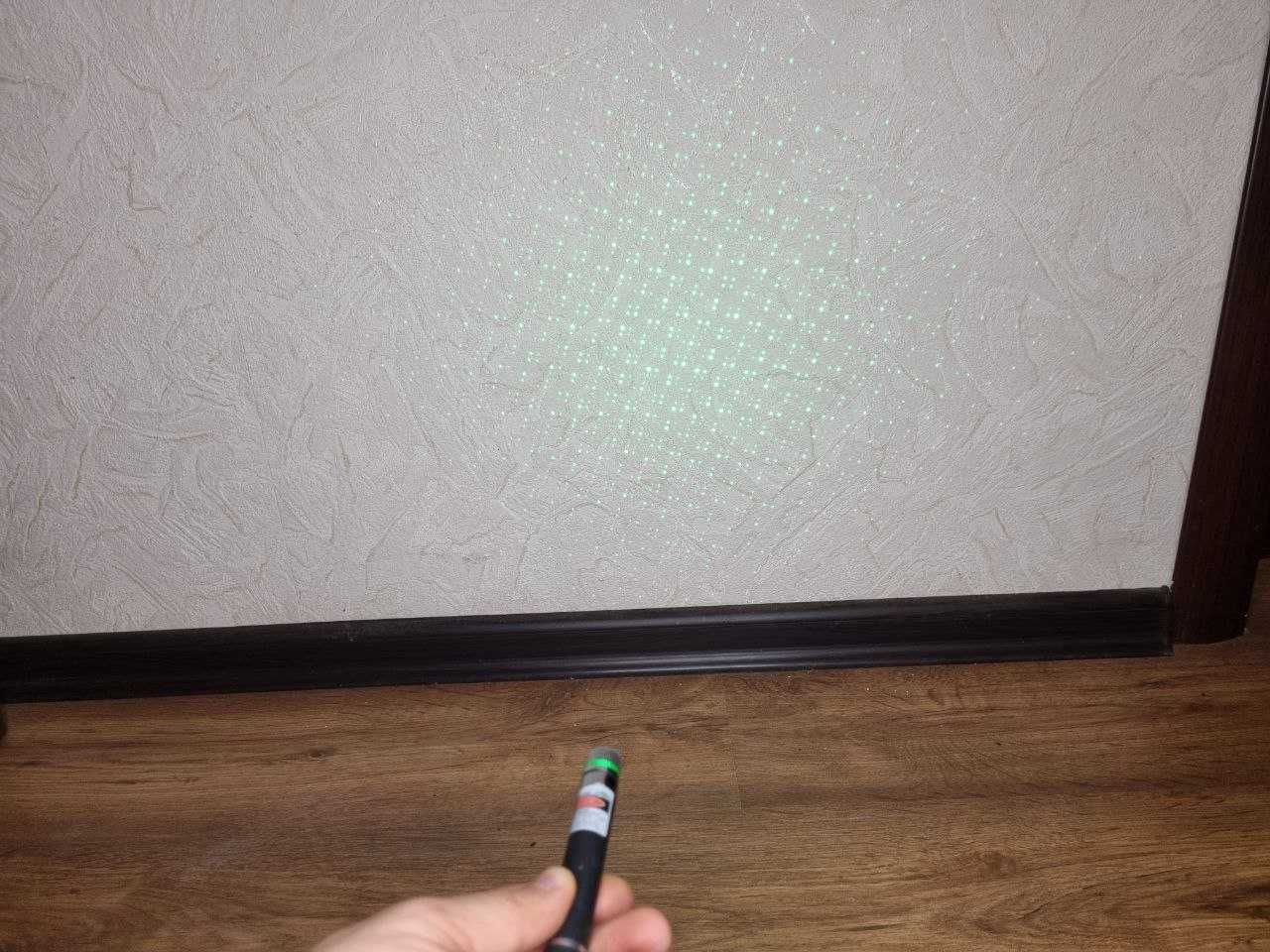 Потужний зелений лазер (Green laser pointer)