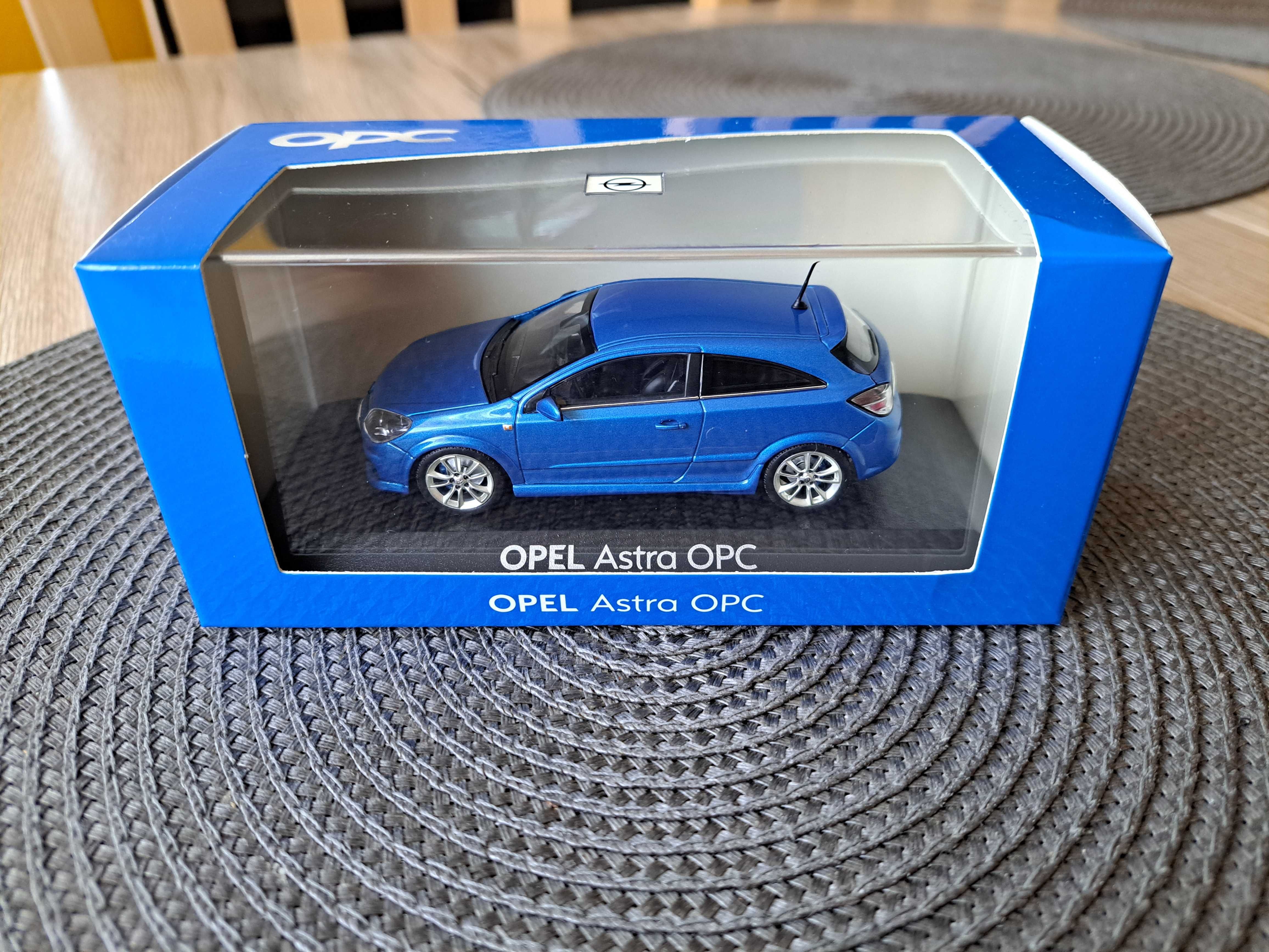 Opel Astra H OPC niebieski Minichamps 1:43