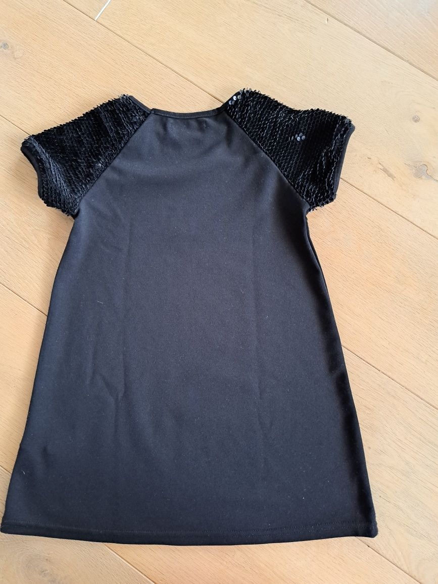 Czarna sukienka/tunika marki Reserved z zamszowymi cekinami roz. 116