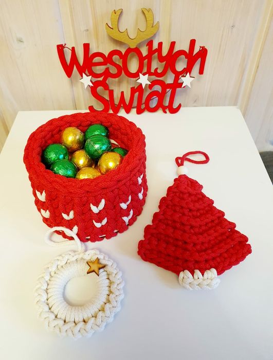 Świąteczny zestaw. Koszyk i zawieszki.