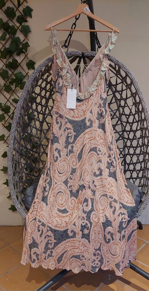 Vestido midi estampado pérola/salmão/azul da Zara Collection