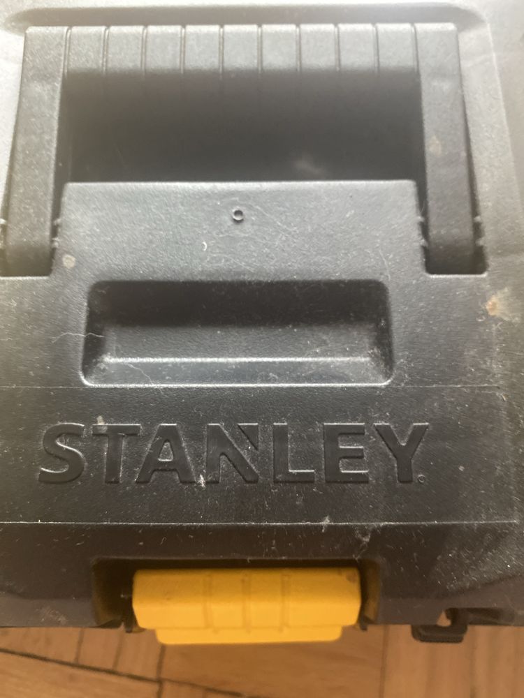 Skrzynka z narzedziami stanley - pelna!