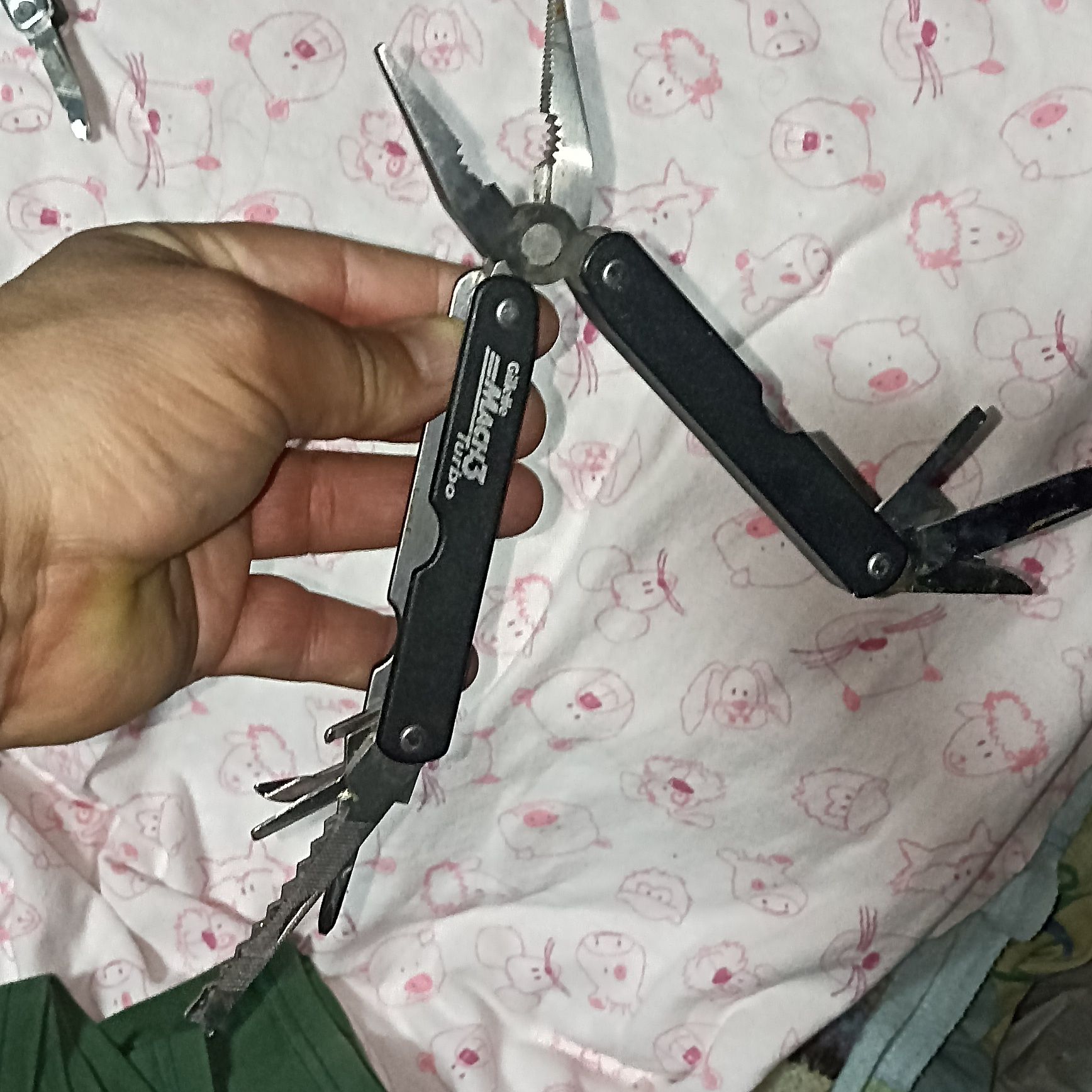 Alicate com vários acessórios da Gillette Mach3 Turbo