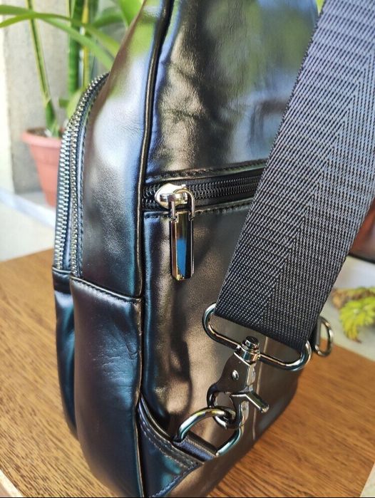 Кожаная мужская Сумка-Слинг. Черная.