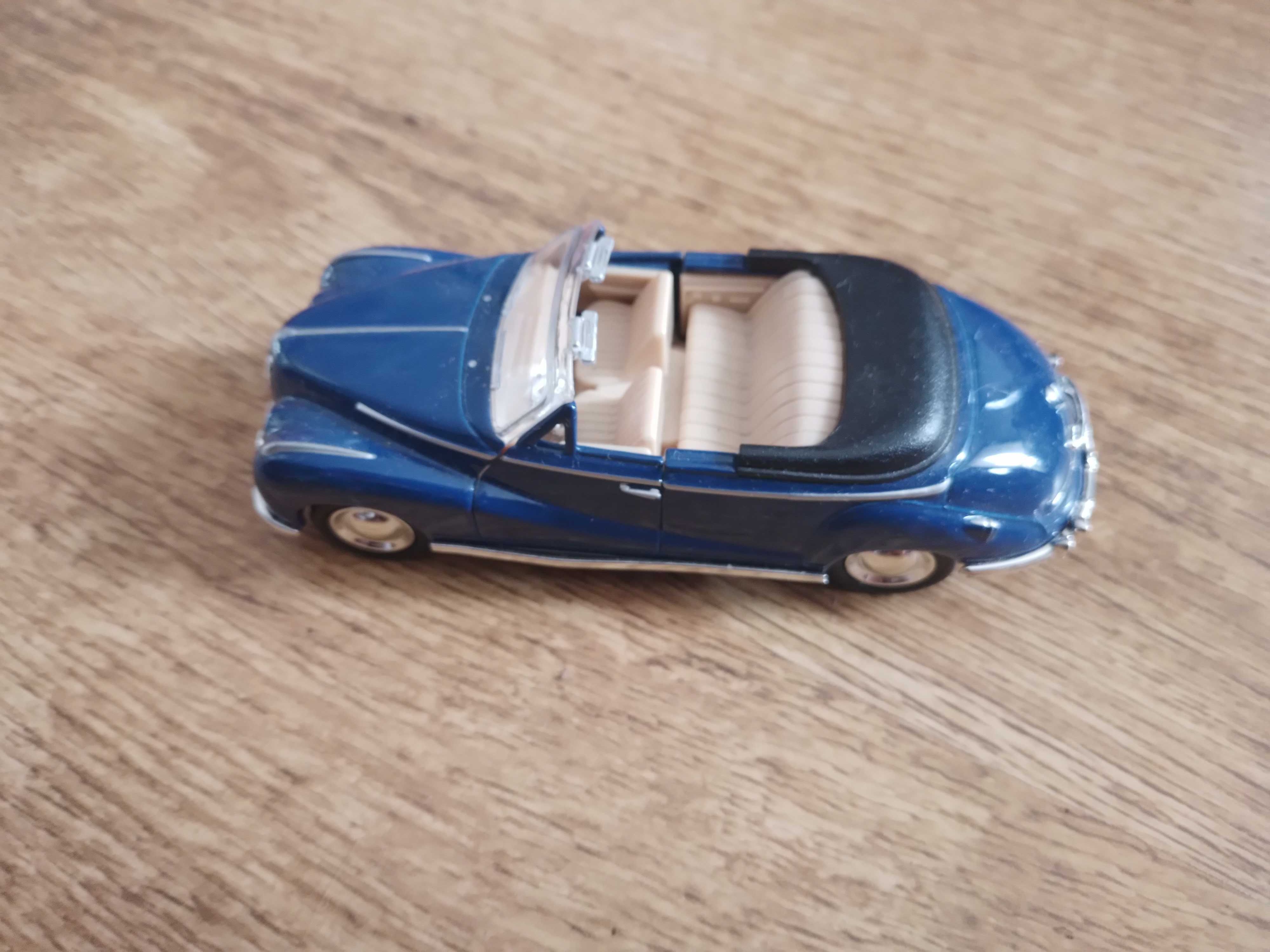 Model samochodu zabytkowego; BlueSun 1:32