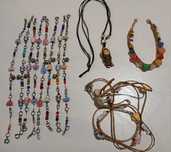 Pulseiras e colar infantil