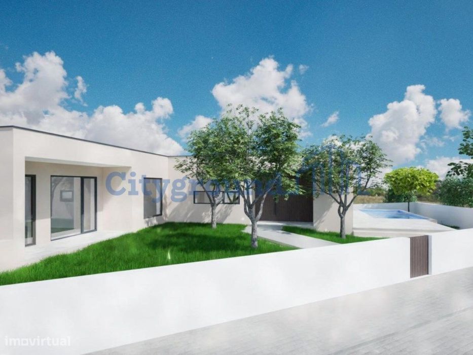 Moradia V3 independente entre a praia e a cidade