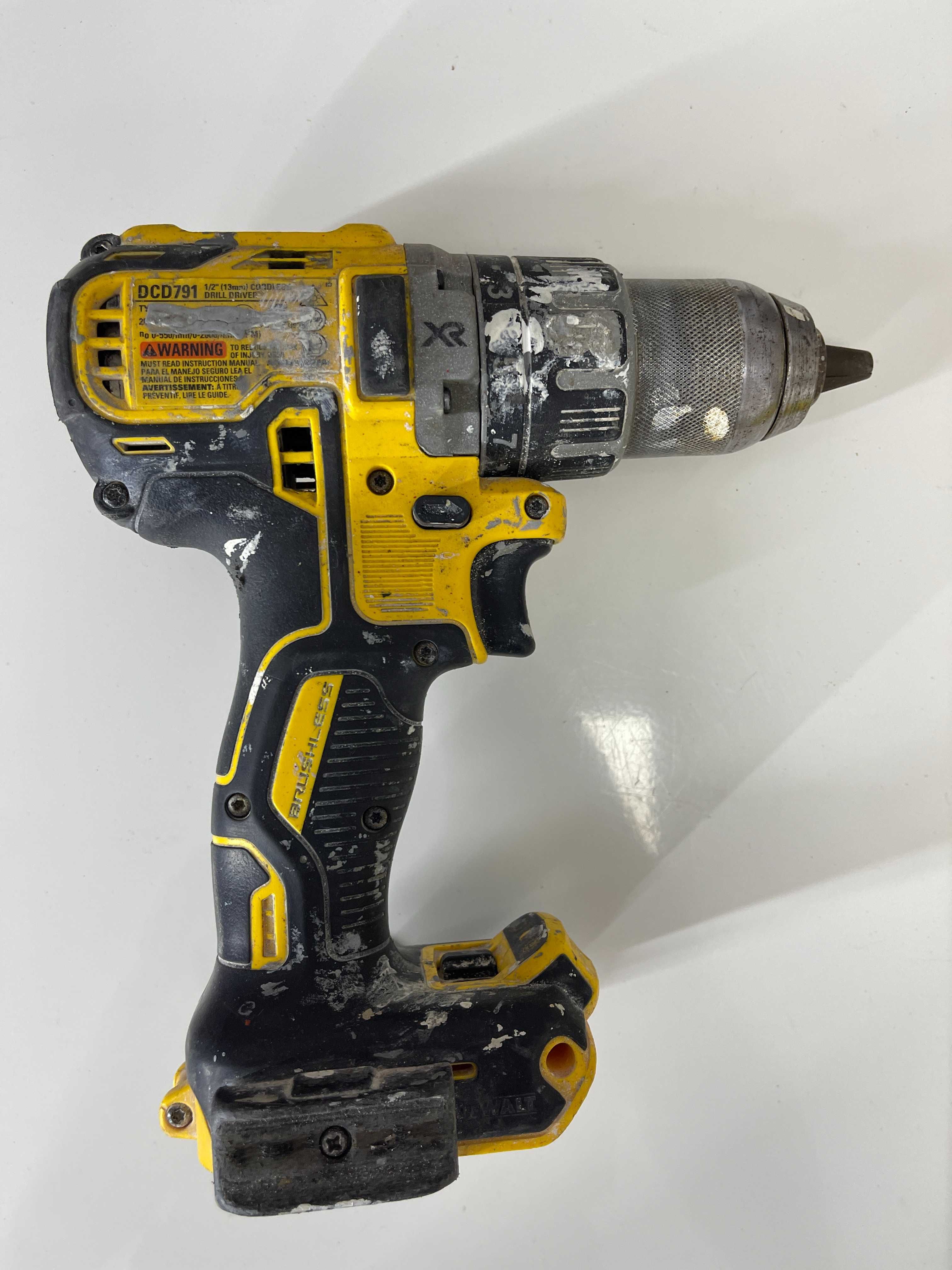 Шуруповерт Dewalt DCD791.