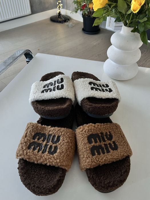 Klapki  Miu Miu.