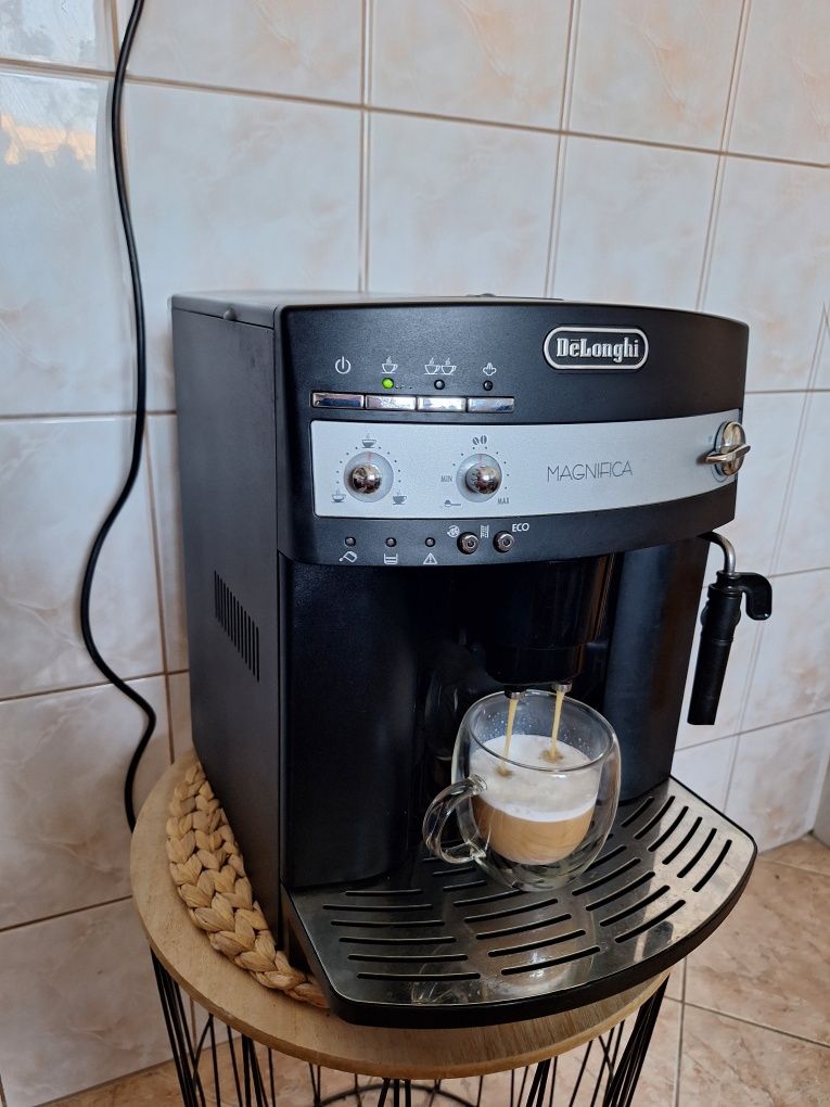 Ekspres De'Longhi ESAM3000.B EX.1