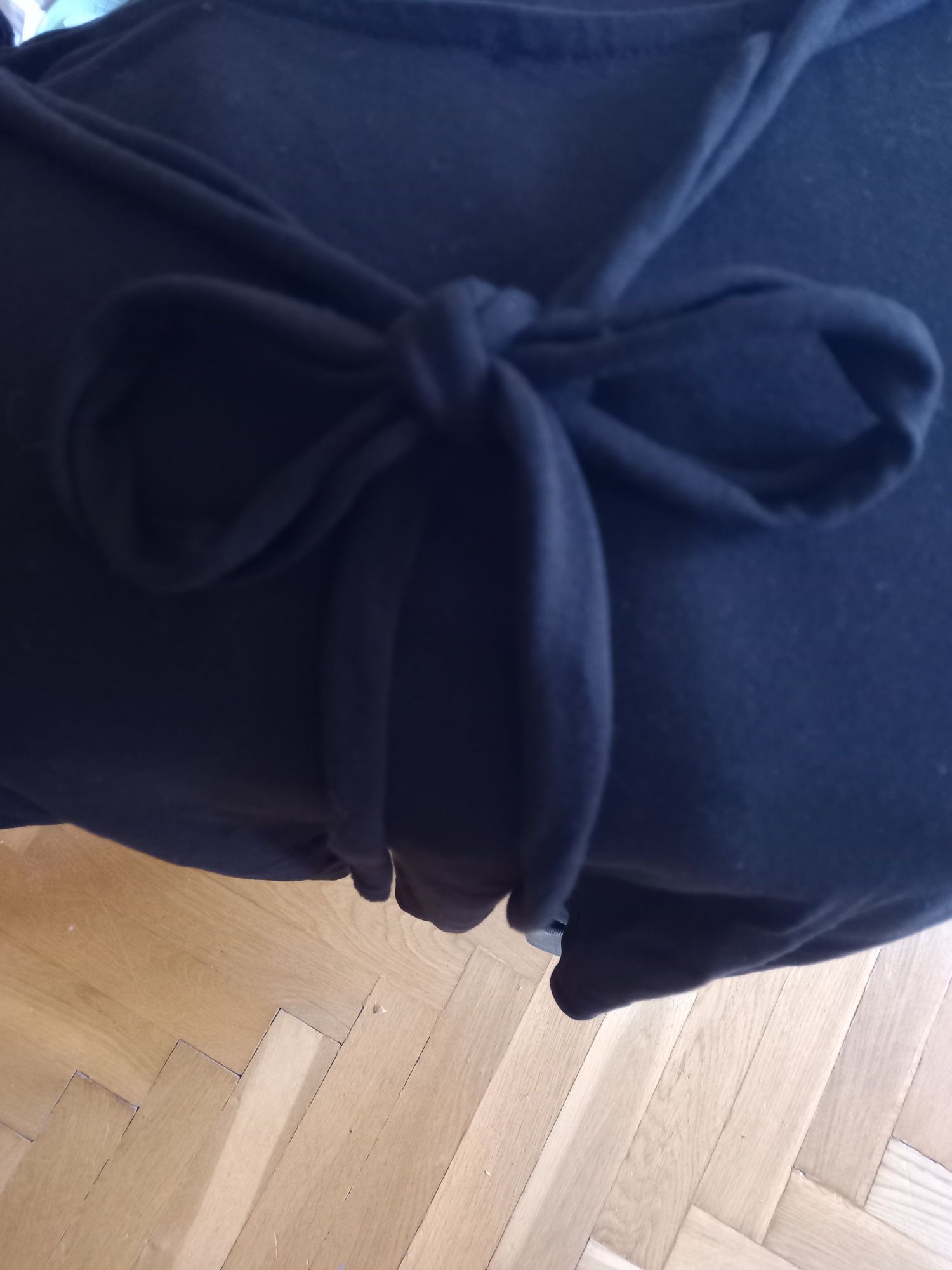 Elegancki bawełniany czarny T shirt XXL z wiązaniem na plecach
