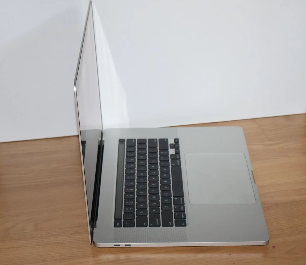 Apple MacBook Pro 16, Intel i9, 32 ГБ, 8 ГБ SSD- 512 Мбіт/с 2019