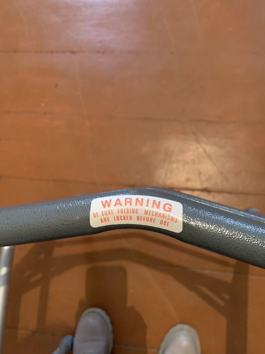 Ходунки для людей з порушенням опорно- рухового апарату