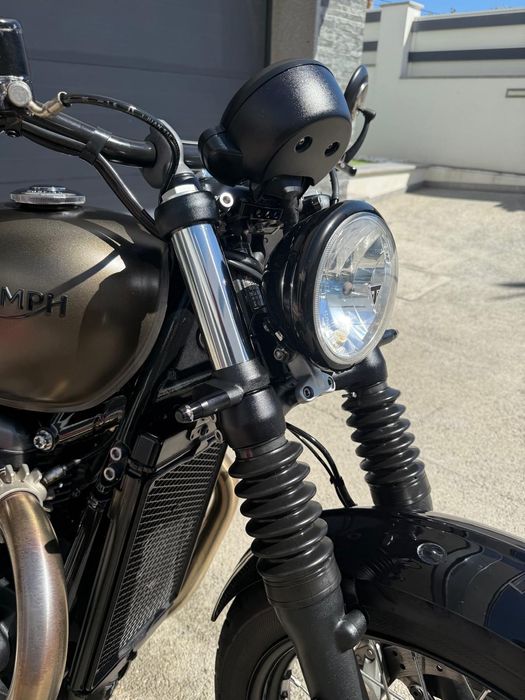 Triumph bobber Lisboa