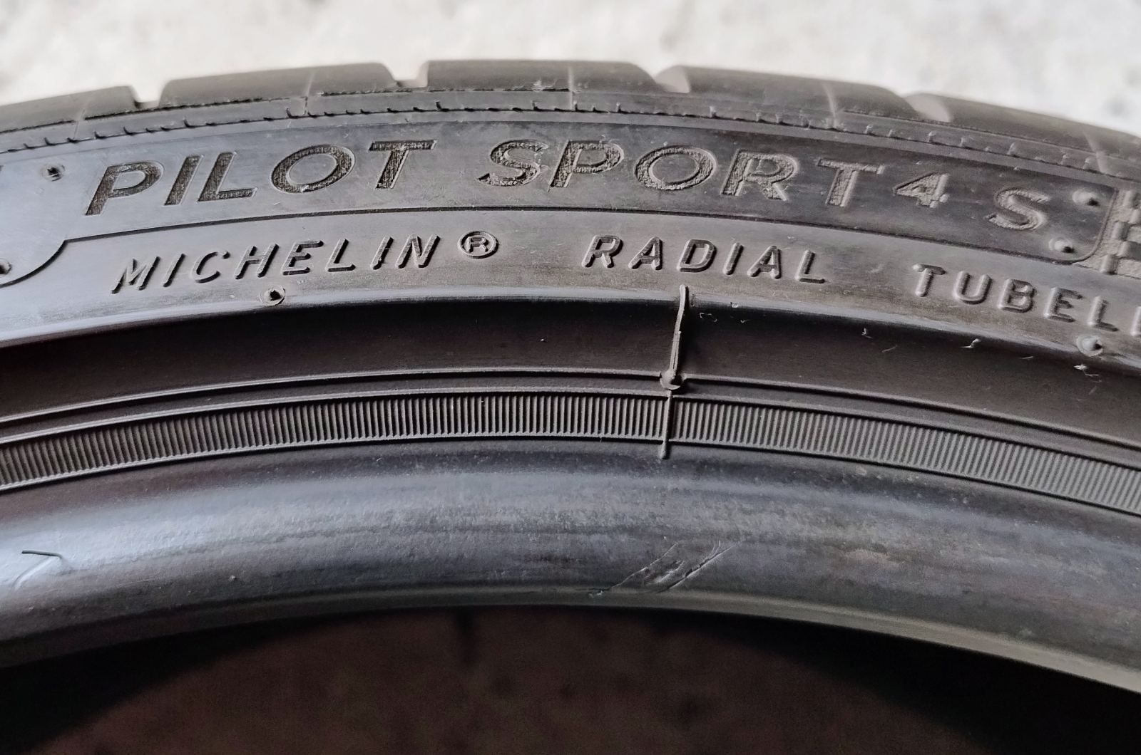 Шини б в літні R19 225/35 Michelin Pilot Sport 4S