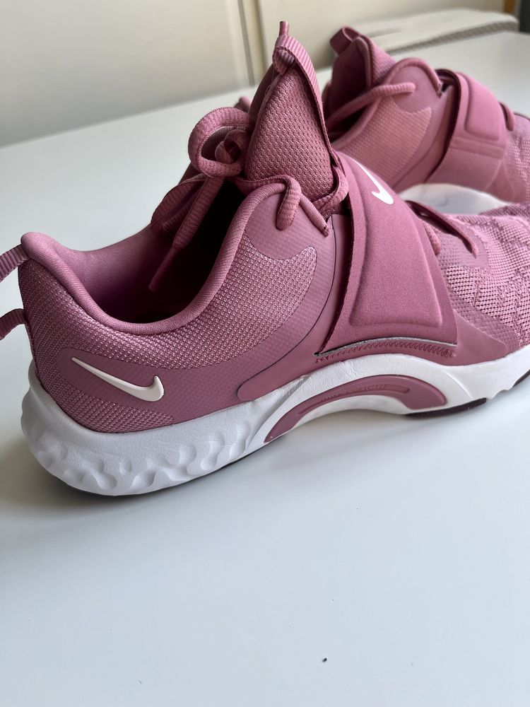 Sportowe buty damskie nike