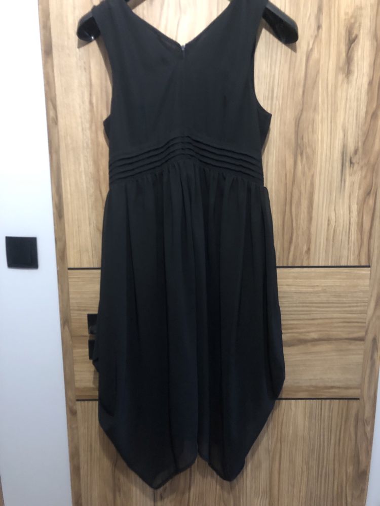 "Mała czarna" sukienka