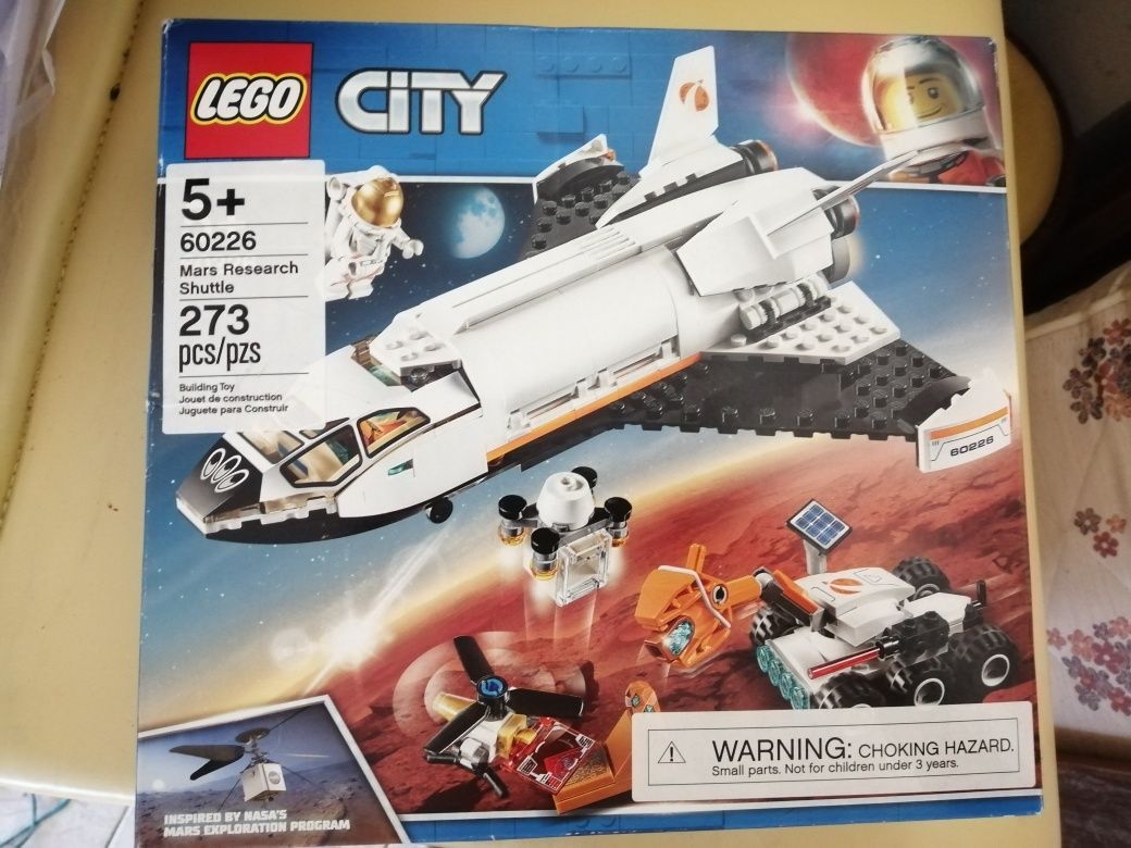 Vários Legos (carros e helicóptero)