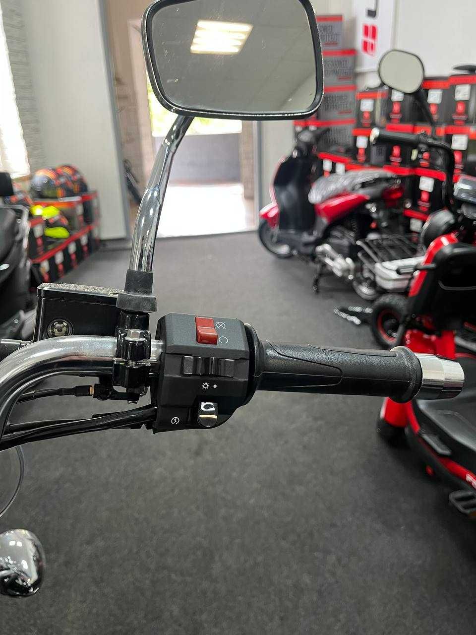 Купити мотоцикл BAJAJ AVENGER CRUISE 220