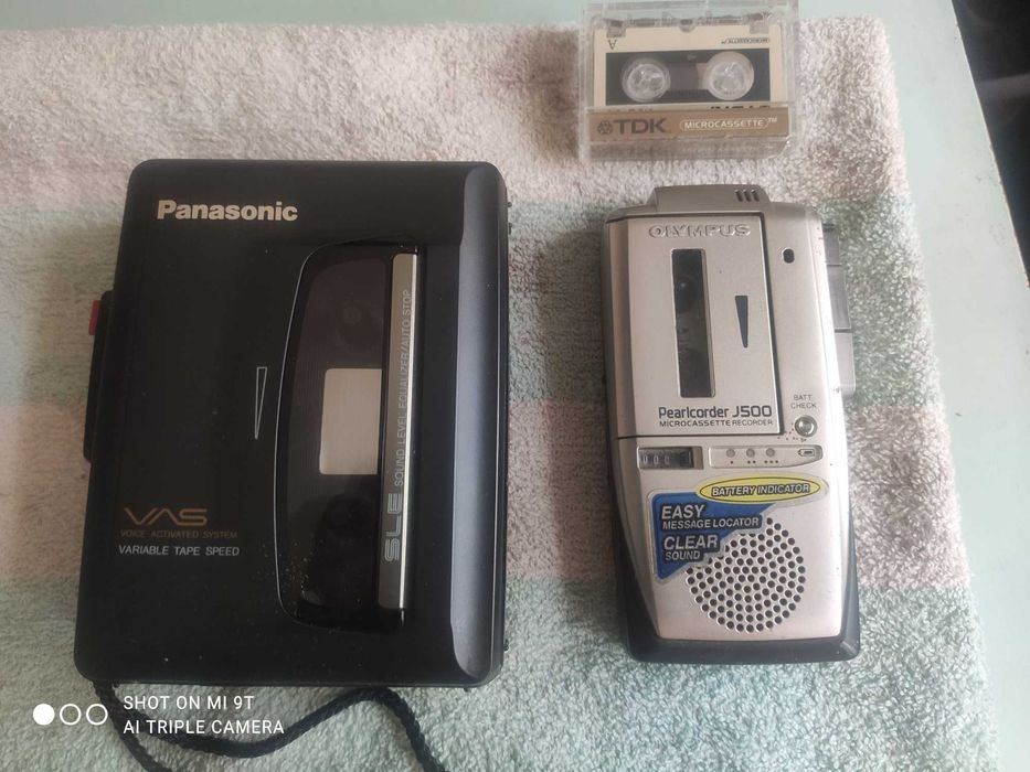 Продам два новых диктофона в коллекционном состоянии.