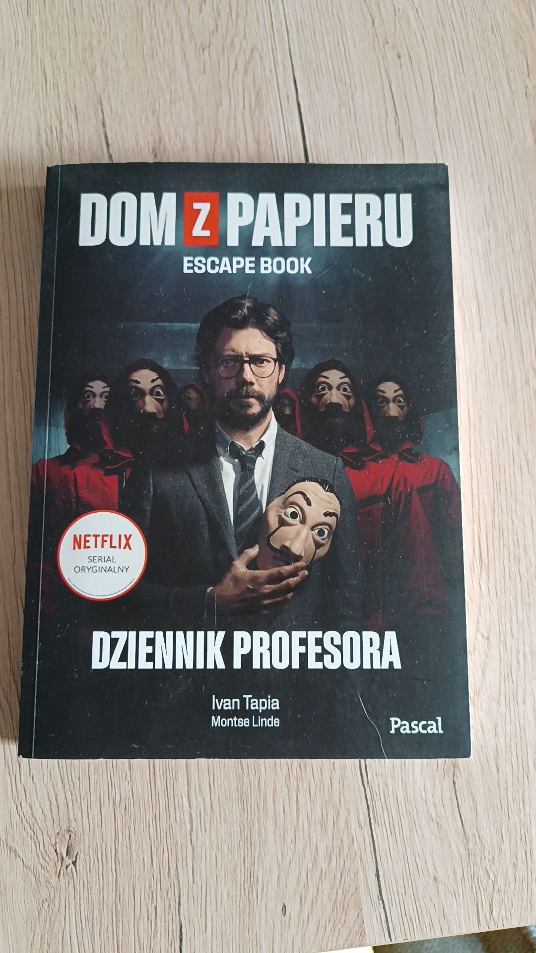 Książka escape book Dom z papieru stan idealny