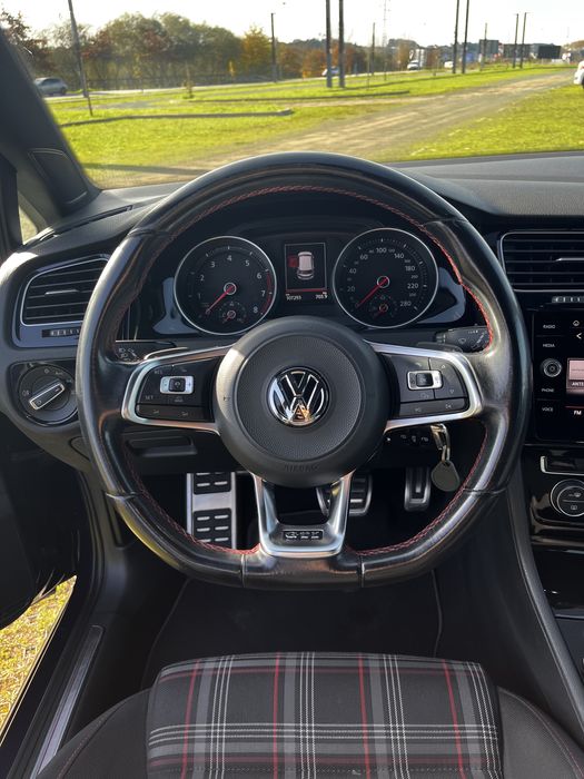 Volkswagen Golf GTI 7.5 2.0 TSI DSG