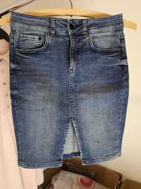 Jeansowa spódniczka w oryginalnym niebieskim kolorze - Rozmiar 34