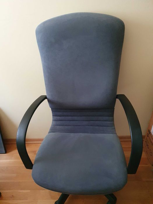 Fotel biurowy obrotowy