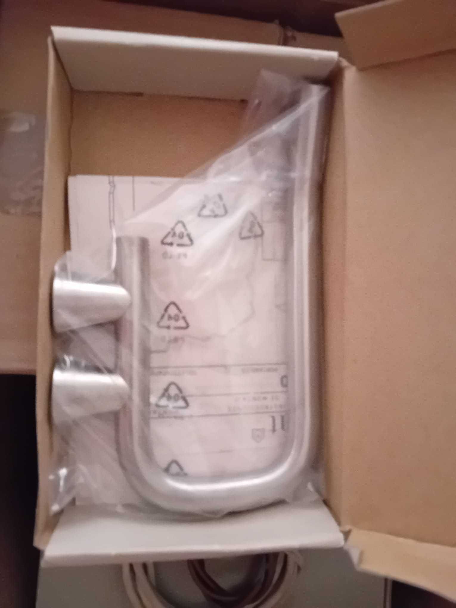 Porta-rolos cromado