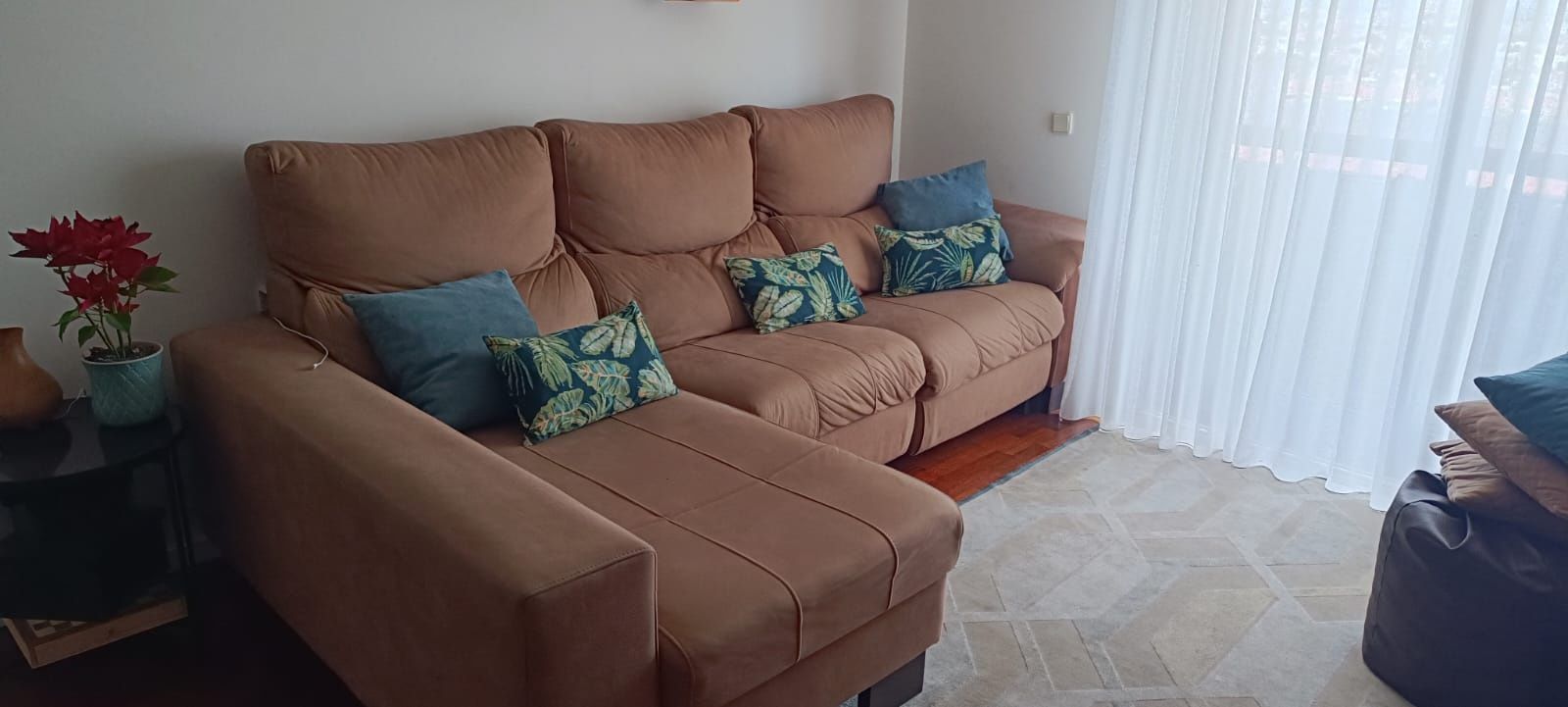 Sofá com chaise longue