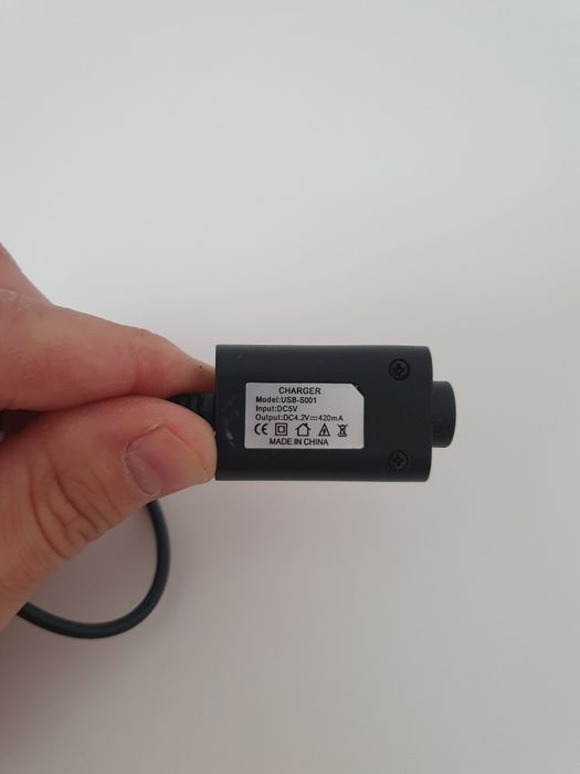 Ładowarka USB Z Gwintem model: usb-s001 do e-papierosów Sprawna