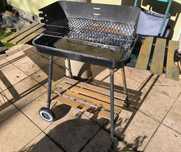 Grill metalowo-drewniany używany