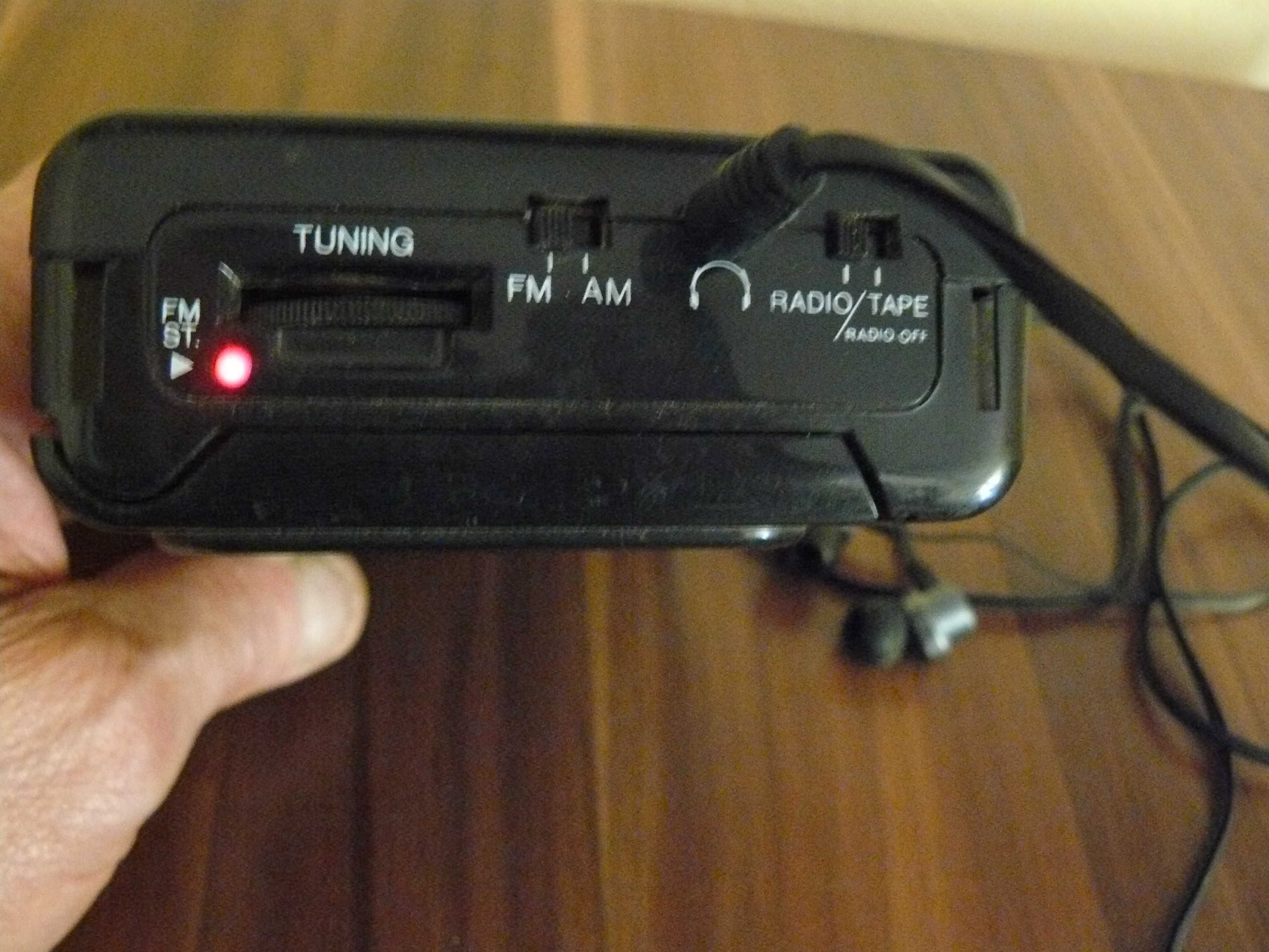 Walkman magnetofon radio equalizer słuchawki kaseta sprawny
